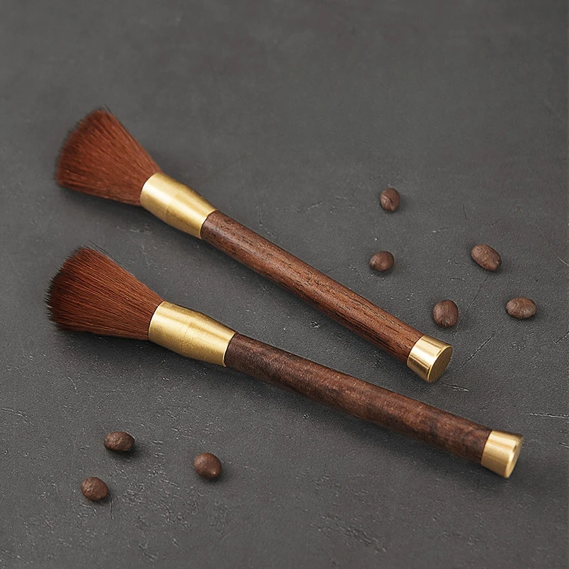 Blush Brush Kabuki - แปรงทำความสะอาดเครื่องบดกาแฟ 1/2 ชิ้น ด้ามไม้ แปรงปัดผงกาแฟ แปรงเอสเพรสโซ